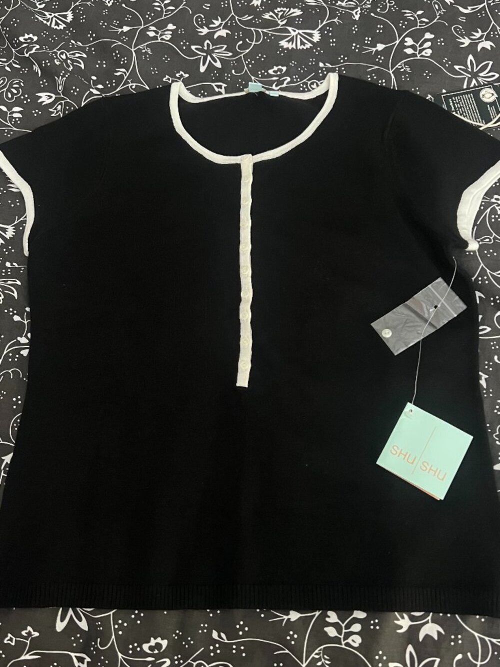 Shu Shu Black and White Minimalist Top